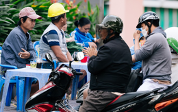 Chùm ảnh: TP.HCM trong ngày rét 19 độ C hiếm thấy