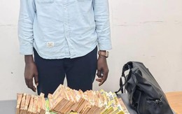 Tịch thu hơn 6,7 tỷ đồng tiền mặt trong balo của 1 du khách khi nhập cảnh tại sân bay