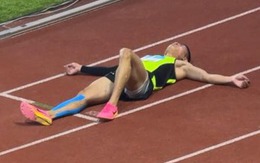 Thương lắm hình ảnh VĐV Việt Nam tập tễnh lê từng bước về đích, rồi nằm vật trên sân ở chung kết SEA Games 33