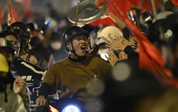 Việt Nam vô địch: Đường phố vui như Tết rồi nè!