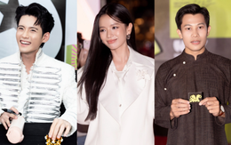 Không khí HOT 1000 độ tại phố đi bộ lúc này: Dàn sao Mưa Đỏ gây náo loạn, "anh Tạ" khoe visual lột xác