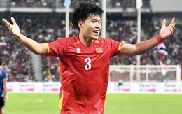 Tuyển thủ U22 Việt Nam gây sốt vì "bớt việc" của phiên dịch viên, trả lời phỏng vấn bằng tiếng Anh cực mượt