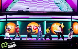 Bùng nổ sân khấu WeYoung 2025 với loạt trend hot nhất TikTok: Jaysonlei ghi điểm, nhạc cứ lên là “quẩy”
