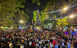 Tối nay Noel tắc lắm ở nhà đi, tuần sau có thể nghỉ Tết tận 4 ngày tha hồ mà lượn!