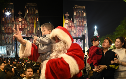 “Biển” người ra đường đón Noel: Hà Nội, TP.HCM đông nghẹt từ sớm