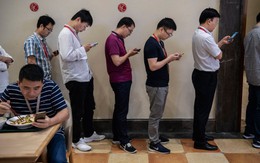 Dân tình Việt "kêu ầm trời" vì một thứ tăng giá còn hơn cả vàng: Nguy cơ không mua bây giờ là còn lên nữa