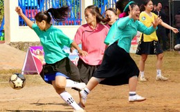 Giải bóng đá dễ thương số 1 thế giới: Khi các cô gái tự hào mặc trang phục dân tộc ra sân thi đấu