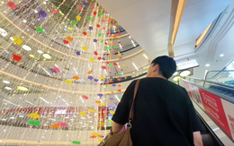 Đến Vạn Hạnh Mall những ngày này, 10 người thì cả 10 đều vô thức làm một việc giống hệt nhau