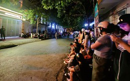 Nửa đêm, người hiếu kỳ vẫn tập trung theo dõi vụ người phụ nữ tử vong tại phòng khám tư