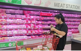 Hình ảnh trái ngược tại các siêu thị TP.HCM sau vụ C.P Việt Nam bị tố bán thịt heo bệnh