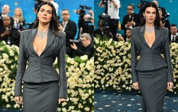 Có một Kendall Jenner dịu dàng tới mức chìm nghỉm tại Met Gala 2025