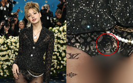 Lisa nhận bão chỉ trích tại Met Gala: Gương mặt 1 người phụ nữ nổi tiếng bị thêu ở vị trí nhạy cảm?