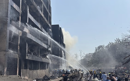 Thảm hoạ rơi máy bay chở 242 người: Nhiều người dân dưới đất cũng thiệt mạng, ít nhất 30 thi thể đã được tìm thấy trong các toà nhà