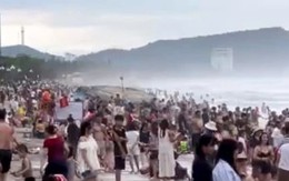 Sáng nay, hơn 20 du khách đuối nước ở biển Cửa Lò