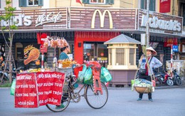 Nơi Starbucks sánh vai cùng trà đá, xiên que "bao vây" McDonald’s, bánh mì thịt xiên đặt trước Lotteria