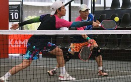 NSND Tự Long lên sân pickleball tuyên bố cực sốc về Tuấn Hưng: Có "thánh dỗi" gánh team không lo tắm sớm nhưng nhận cái kết đắng