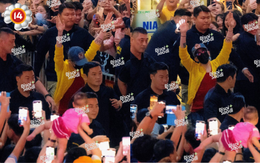 Chùm ảnh fan Việt viral ra MXH quốc tế: Bé áo hồng có kinh nghiệm đu G-Dragon từ năm 1 tuổi chiếm trọn spotlight!