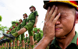 Mồ hôi thấm áo chiến sĩ CAND dưới nắng nóng 40 độ: Những hình ảnh xúc động trên thao trường, hướng đến lễ diễu binh 2/9