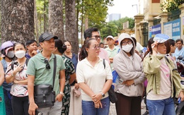 CẬP NHẬT: Hết giờ làm bài môn Văn, đề thi "đổi mới" dễ hay khó?