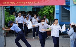 Kết thúc thi vào lớp 10 TP.HCM buổi đầu tiên: Đề Văn bàn về sự trưởng thành, thí sinh "vui điên lên" khen đề dễ!