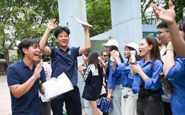 Hết giờ làm bài môn Văn: Đề bàn về hạnh phúc, thí sinh cũng vui và cười tươi như được mùa!