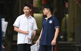 Thi vào lớp 10 Hà Nội buổi cuối cùng: Hết giờ làm bài thi môn Toán, liệu có "mưa" điểm 10?
