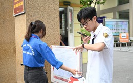 Thi vào lớp 10 Hà Nội buổi cuối cùng: Nhiều thí sinh quên máy tính, hốt hoảng gọi phụ huynh "cấp cứu"