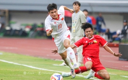 "Các trận sau, đối thủ có khi phải kèm cả trung vệ của tuyển Việt Nam!"