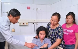 Vụ lật tàu ở Hạ Long: Lời kể của người vợ đang tìm chồng và 2 con mất tích