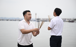 Cập nhật từ hiện trường vụ lật tàu ở vịnh Hạ Long: Đã tìm thấy 38 thi thể, nhiều người đổ về bến phà cũ Bãi Cháy thắp hương từ sáng sớm