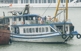 Những hình ảnh đầu tiên của tàu Vịnh Xanh sau khi được trục vớt: Boong tàu biến dạng, cửa kính vỡ vụn