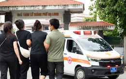 Vụ lật tàu ở Hạ Long: Nghẹn lòng cảnh tượng bi thương tại nhà tang lễ, người thân khuỵu ngã trước nỗi đau quá lớn