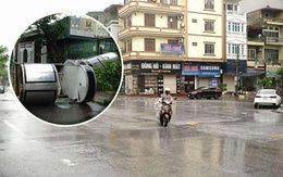 Trước giờ bão đổ bộ: Đường phố Quảng Ninh không một bóng người, gió mạnh hất văng bốt bảo vệ ra xa 6 mét