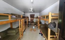 Phụ huynh khóc ròng khi con đi trại hè 40 triệu: 12 đứa trẻ nhồi nhét một phòng, suất ăn nghèo nàn và mắc một chứng bệnh