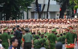 Trọn vẹn sáng cuối tuần bên hồ Hoàn Kiếm: “Ngày hội vì Thủ đô bình yên” rực rỡ, người dân chen kín phố xem diễu hành