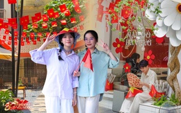 10 quán cà phê phủ đỏ cờ hoa, rực rỡ nhất Hà Nội ngay lúc này!
