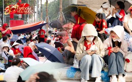 Không khí cực rộn ràng: Hàng trăm người đã "cắm trại" từ sớm để chờ xem tổng hợp luyện lần 2 ở Hà Nội