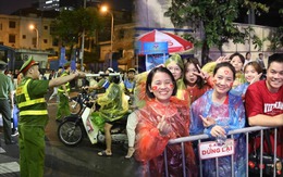 Toàn cảnh Hà Nội một ngày trước tổng duyệt A80: "Khối yêu nước" không rời vị trí dù mưa gió, không khí đầy tự hào khắp phố phường
