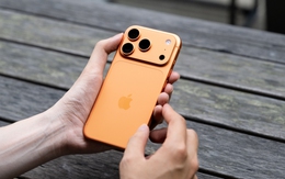 Đây là ảnh thực tế iPhone 17 Pro đang "cháy hàng" tại Việt Nam, phiên bản màu Cam Vũ Trụ đẹp lạ mắt