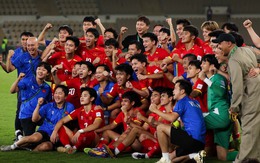 Ảnh nét căng: U23 Việt Nam tự hào nhận tấm huy chương dành cho sự kiên cường đến giây cuối cùng ở U23 châu Á