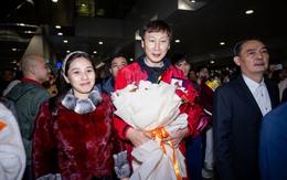 U23 Việt Nam mang HCĐ châu Á về nước: "Biển người" chào đón những "người hùng" thi đấu kiên cường