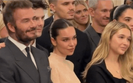 Nhìn ánh mắt tự hào của Harper và 2 anh trai dành cho mẹ - Victoria mới thấy bài "phốt" của Brooklyn lố bịch thế nào