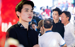 Ngay lúc này: 180 mâm là chưa đủ, tiệc mừng Đình Bắc đông kín người từ đầu làng tới cuối xóm