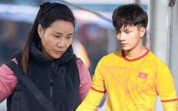 Về Nghệ An ghé sạp quả của mẹ Cao Văn Bình: Hotboy vạn người mê vẫn ra chợ bê hàng, rửa bát cho mẹ