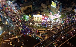 21h nhưng nhiều người tan làm từ chiều vẫn chưa thể về nhà: Các tuyến đường ùn tắc nghiêm trọng trong mưa lớn
