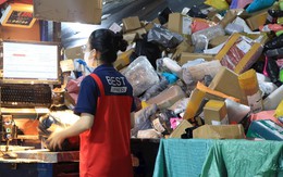 Bên trong một trung tâm giao nhận ngày giáp Tết: nhân viên "bơi" trong biển hàng hóa, băng chuyền phân loại tự động hàng hóa tốc độ 2 mili giây
