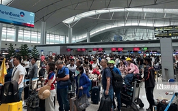 Khách đổ về sân bay Tân Sơn Nhất tăng "khủng" dịp Tết, người dân cần lưu ý lịch trình