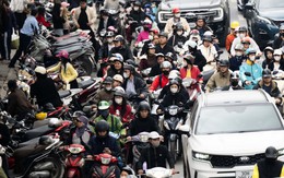 Biển người “chôn chân” trên phố thời trang Phạm Ngọc Thạch ngày làm việc cuối cùng trước Tết