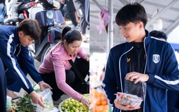 Góc chợ Tết Nghệ An xôn xao Cao Văn Bình phụ mẹ bán hoa quả: "Em không nổi tiếng đâu"