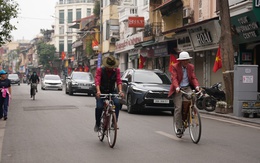 Hà Nội và TP.HCM yên bình đến lạ sáng mùng 1 Tết